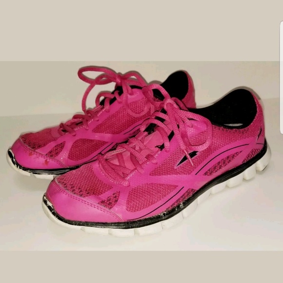 avia women's tennis shoes